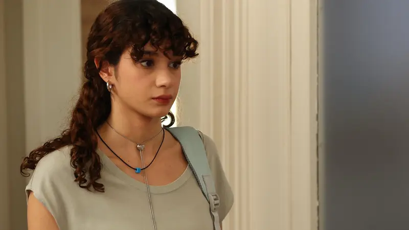Fikret Kuşkan in an official Evlilik Güzeldir promotional still