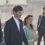 Serhat and Yıldız walk together in an outdoor still from Halef Episode 14.