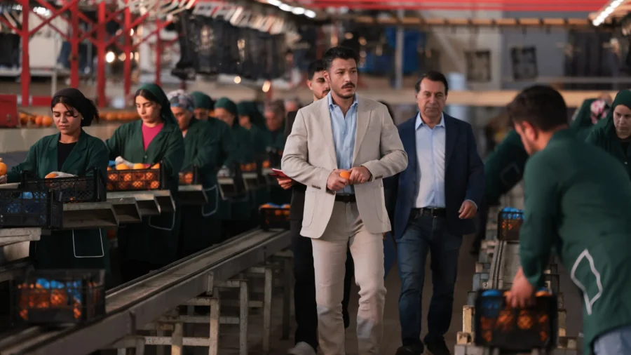 Kubilay Aka as Aras Akıncı in Mercan Köşk